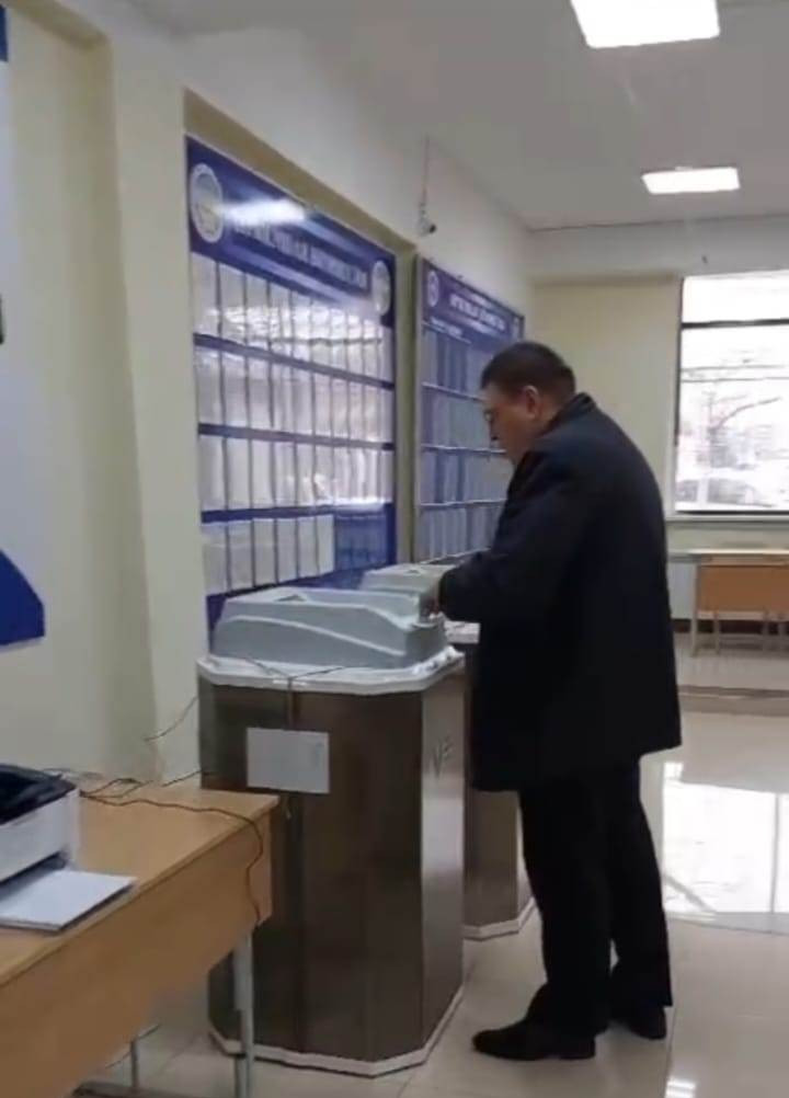 Заместитель министра юстиции РД Сергей Караченцев отдал свой голос на выборах президента